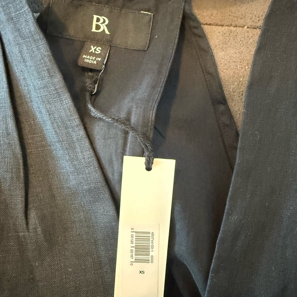 Banana Republic black linen top - Picture 3 of 3